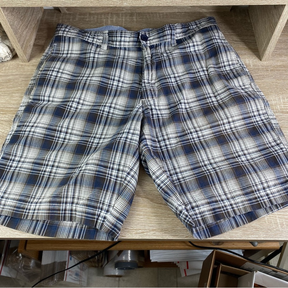 Men’s Club Room blue and white plaid shorts waist 32